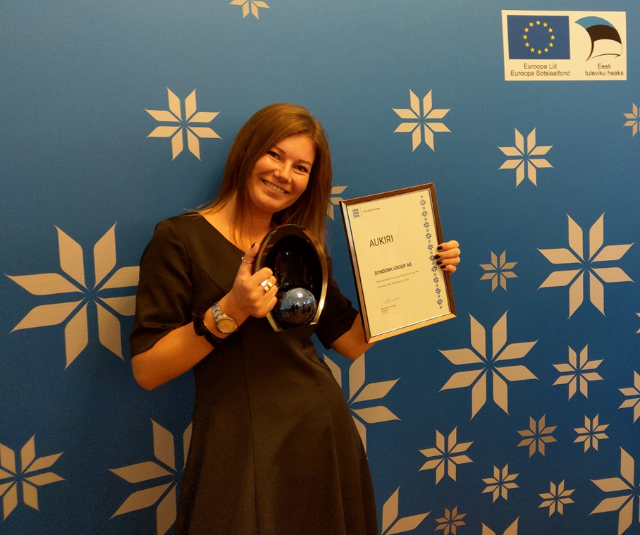 Unsere Office-Managerin Mirjam hat die Auszeichnung für Bondora entgegengenommen.