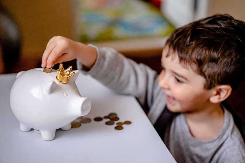 Kinder und Taschengeld: Was ist für Ihre Familie am besten geeignet?