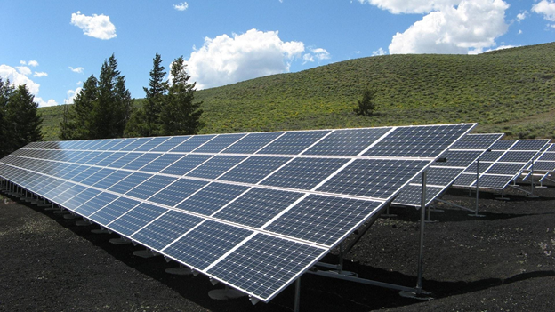Mit Solaraktien können Sie Ihr Portfolio diversifizieren und gleichzeitig einen Beitrag zur Senkung der CO2-Emissionen leisten