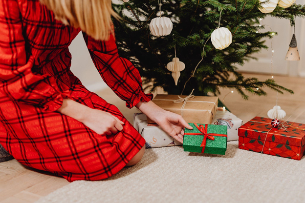 Weihnachten kann mit den vielen Geschenken und anderen Traditionen teuer werden.