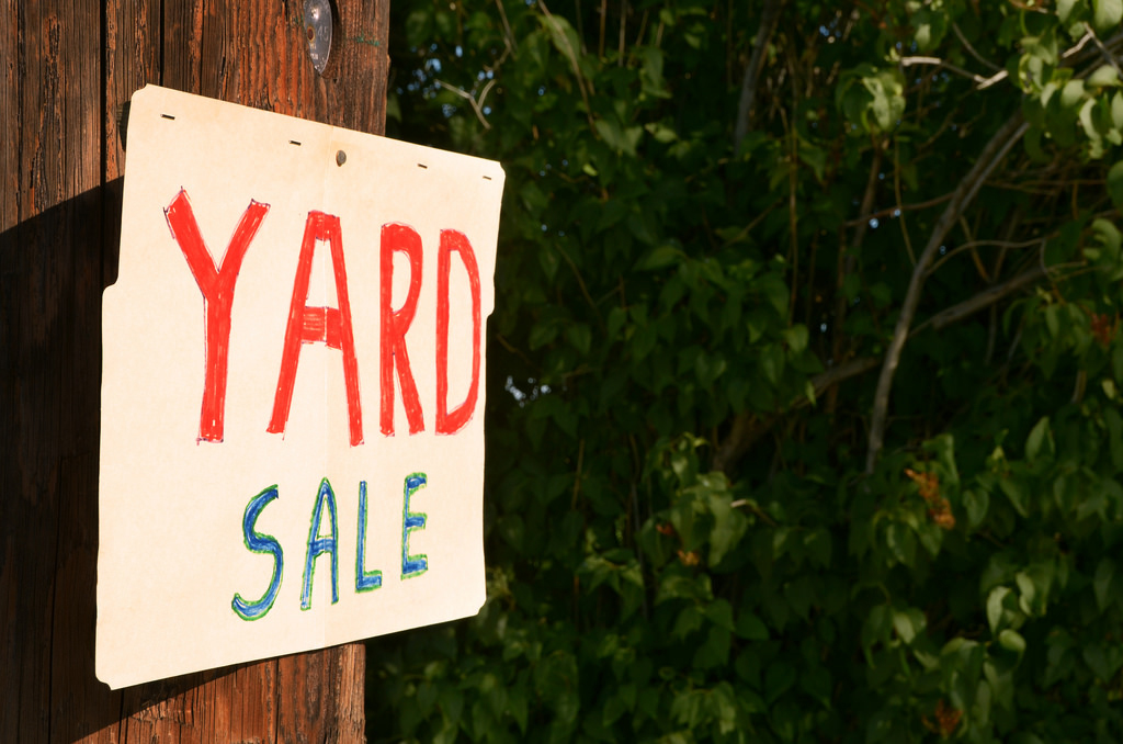 yard-sale-sign
